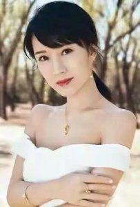 ​（蜗居）之中的女主角海藻扮演者湖北美女李念